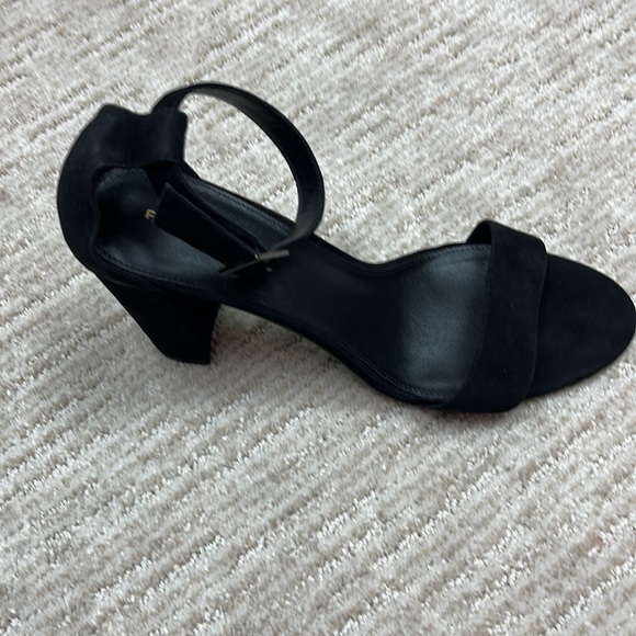 Pelle Moda Sandal Bonnie Block Heel Black New in Box - Picture 9 of 11
